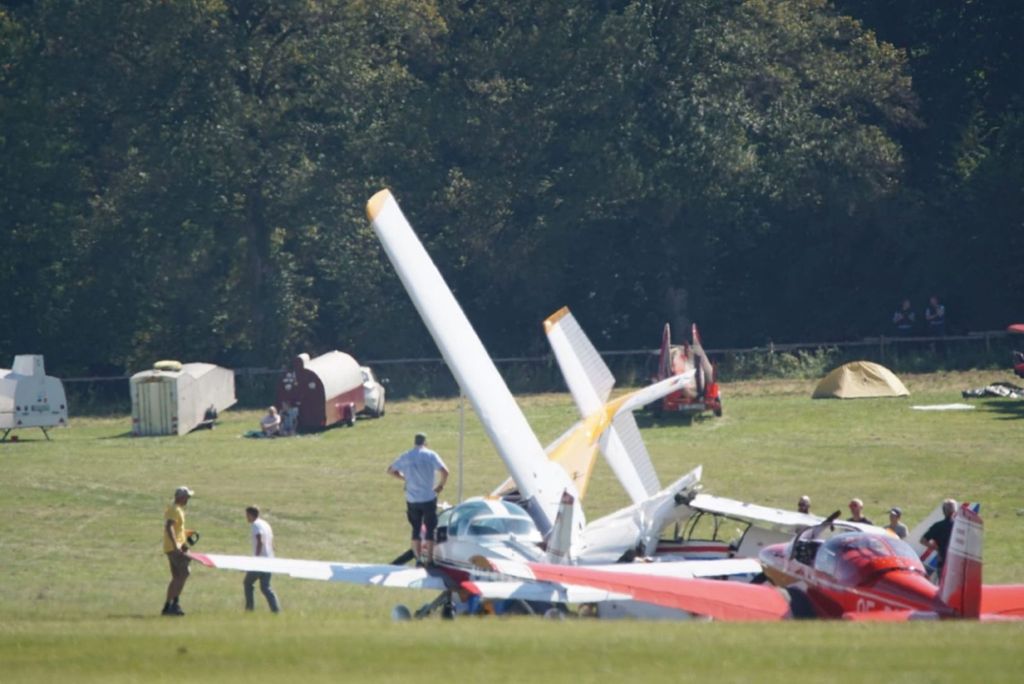 Keine Schwerverletzten auf der Hahnweide in Kirchheim: Unfall überschattet Oldtimer-Flugfest