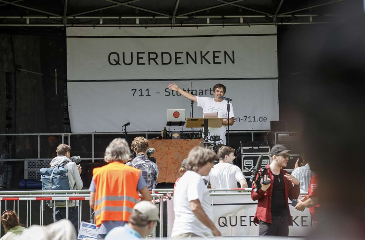 Demonstration in Stuttgart: Querdenker-Demo mit 2000 Teilnehmern – Ballweg erklärt OB-Kandidatur