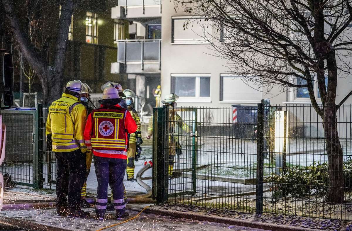 Esslingen: Balkonbrand greift auf Wohnung über.