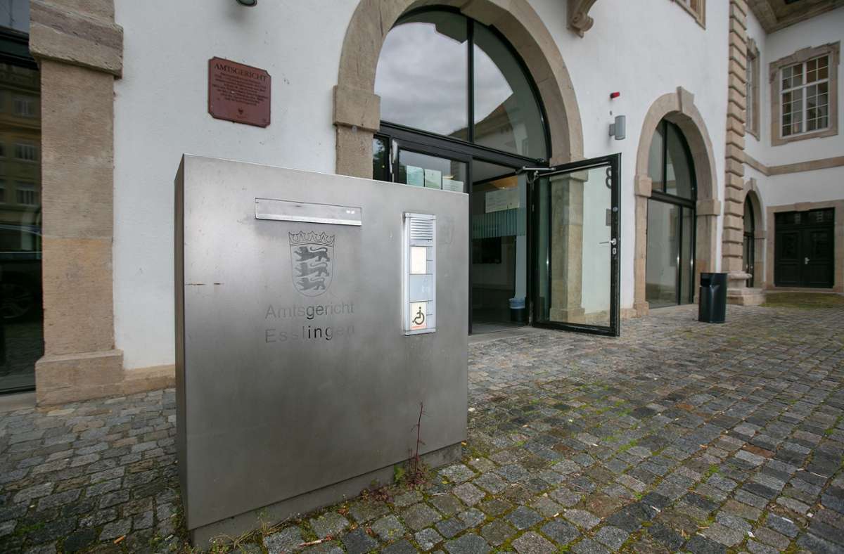 Amtsgericht Esslingen: Nach Fenstersturz des Kumpels keine Hilfe geholt