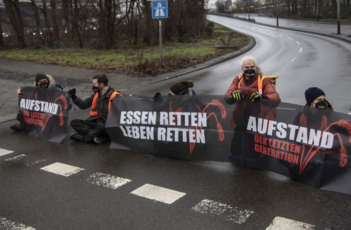 Letzte Generation: Klimaschutz-Demonstranten blockieren wieder Straßen in Berlin