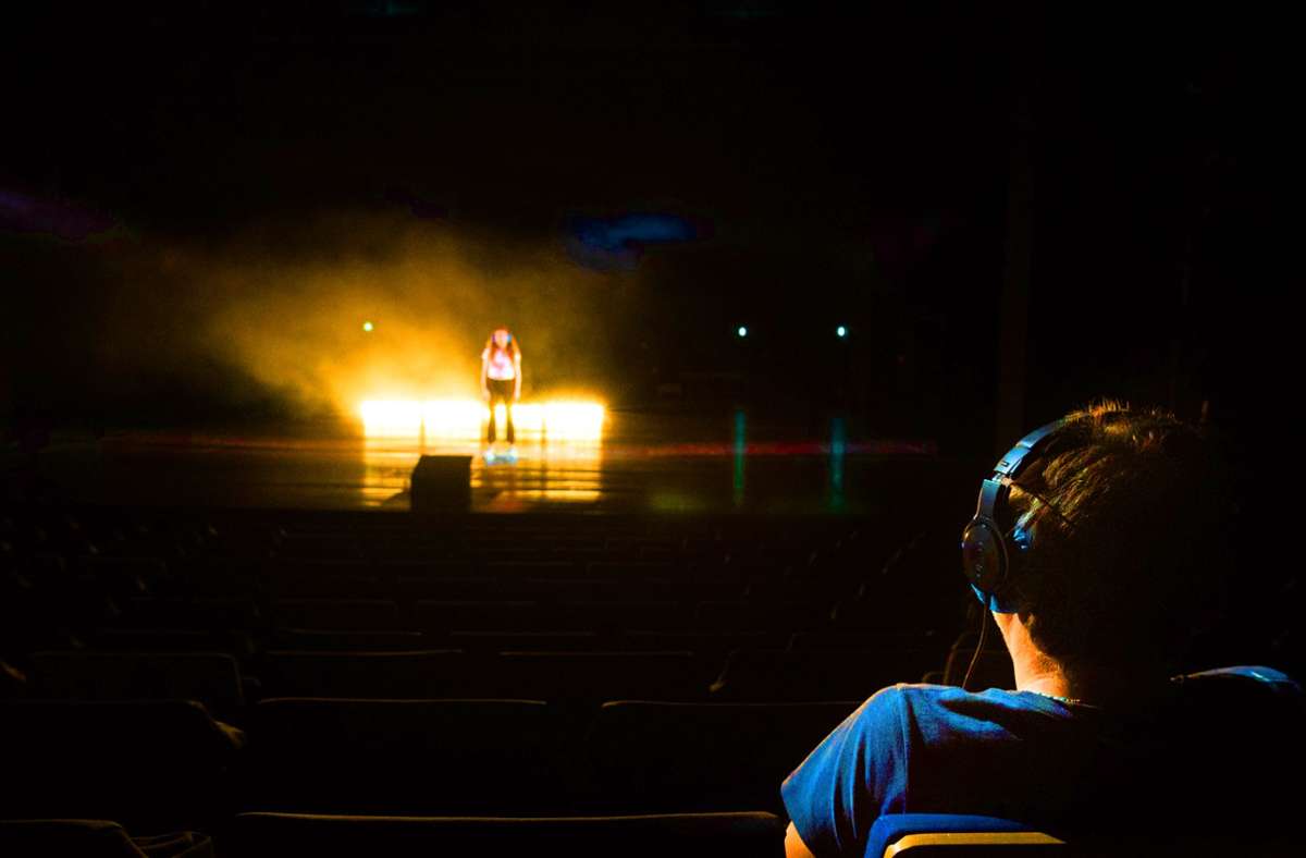 „Black Box“-Premiere von Rimini Protokoll in Stuttgart: Das Schauspielhaus spielt für eine Person – und  die Person spielt mit