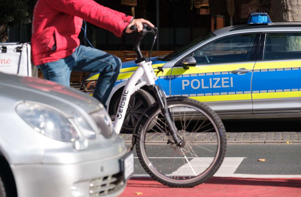Unfall in Esslingen: Radfahrer wird von Auto erfasst