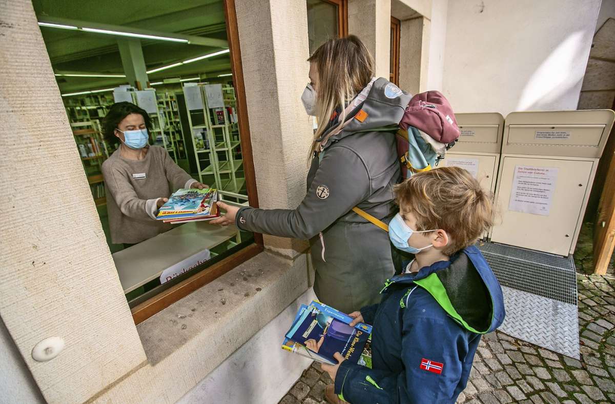 Esslinger Stadtbücherei macht manches möglich: Mit Büchern besser durch den Lockdown