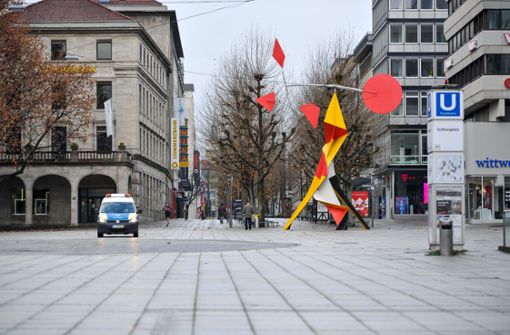 Die Ausgangssperre zeigt sich auf der Königstraße in Stuttgart – wenig ist los. Foto: Lichtgut/Max Kovalenko