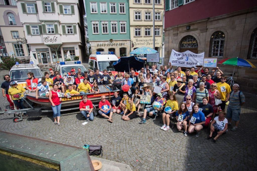18.7.2016 Esslingen: Bürger und DLRG demonstrieren für den Erhalt der Freibäder 