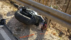 Motorradfahrer stirbt nach Unfall auf Landstraße