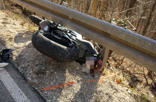 Der Motorradfahrer erlag nach dem Unfall auf der Neidlinger Steige seinen Verletzungen. Foto: SDMG/SDMG / Woelfl