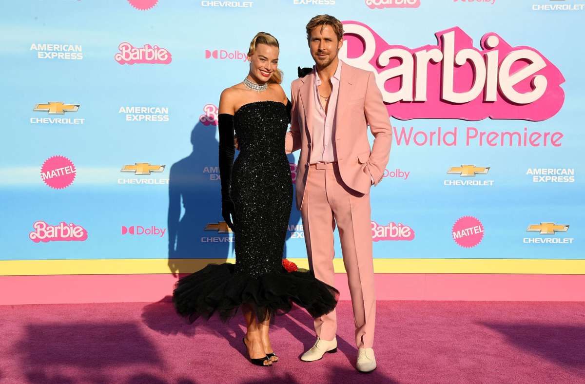 Barbie und Ken: Die Schauspieler Margot Robbie und Ryan Gosling auf dem rosaroten Teppich der „Barbie“-Weltpremiere.