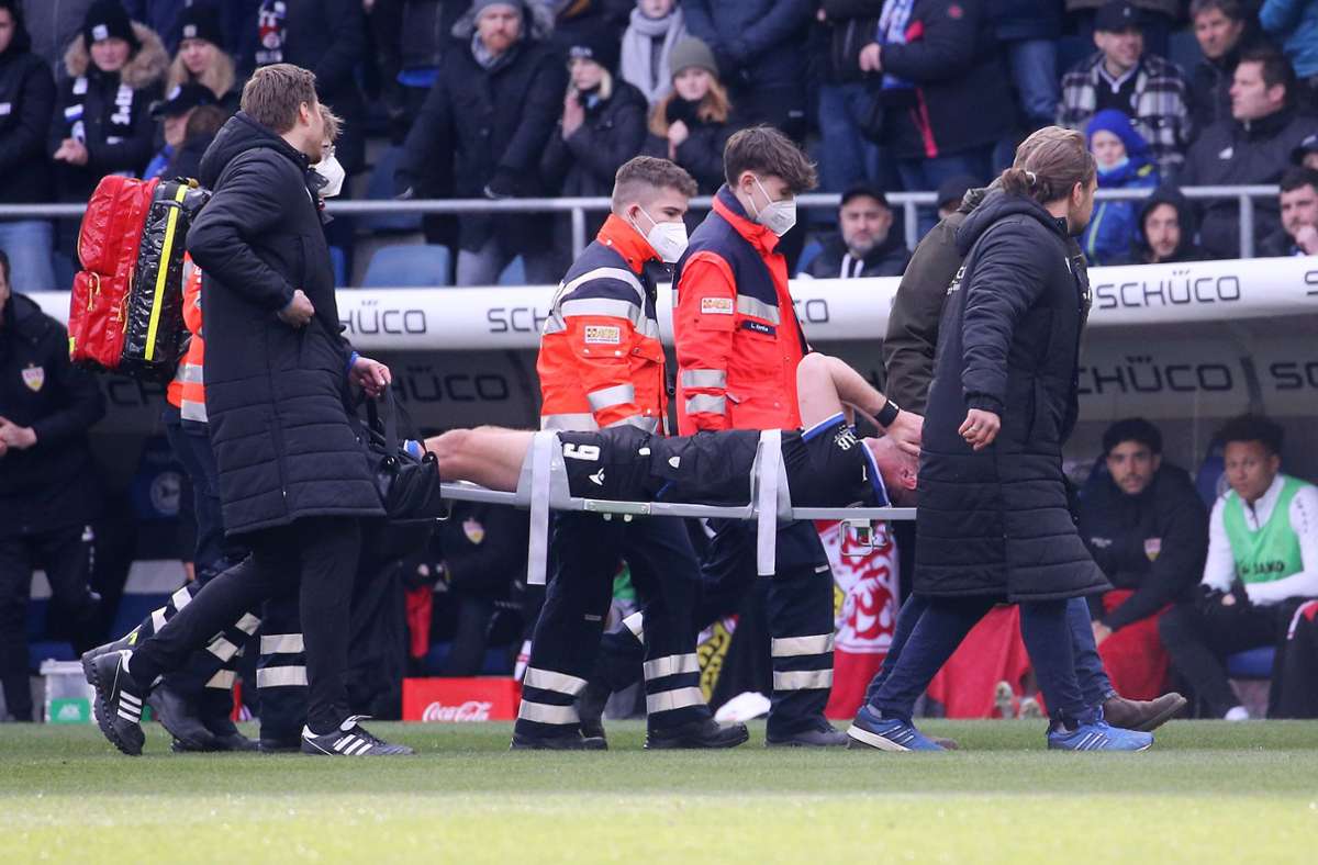 „Schwere Kopfverletzung“ gegen VfB Stuttgart: Fabian Klos fehlt Arminia Bielefeld auf unbestimmte Zeit