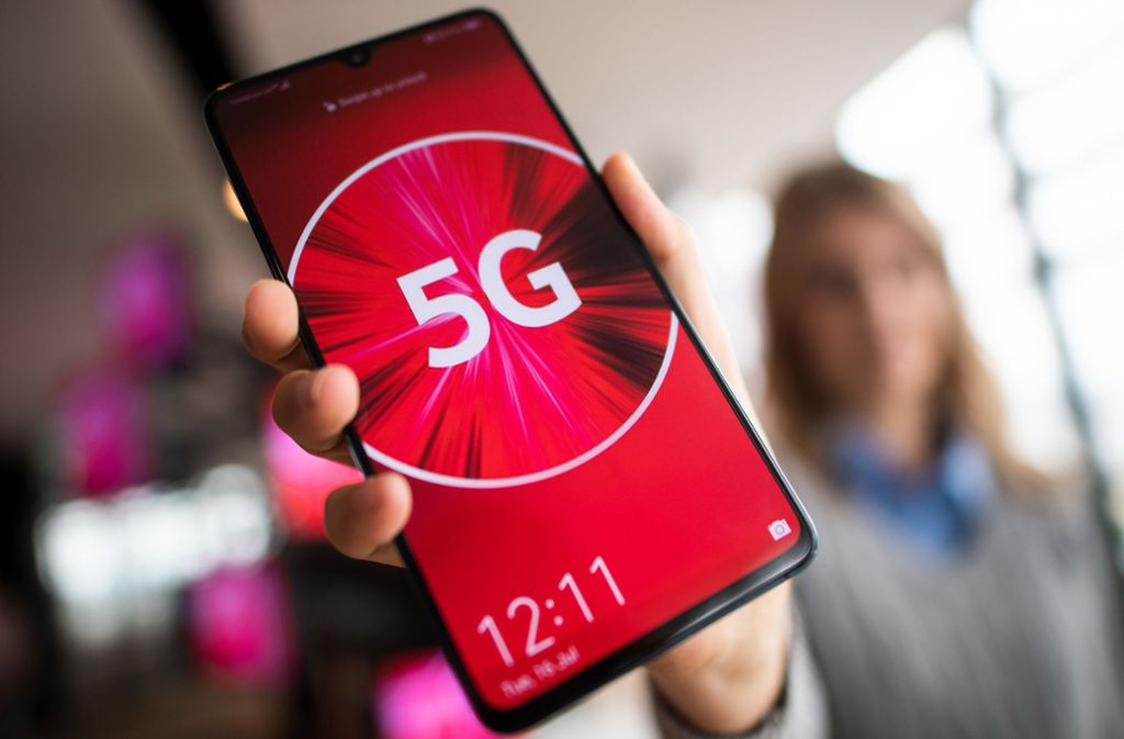 Telefone für den 5G-Standard gibt es bereits. Aber der Ausbau des entsprechenden Mobilfunk-Netzes in Deutschland geht nur schleppend voran. Foto: dpa/Federico Gambarini