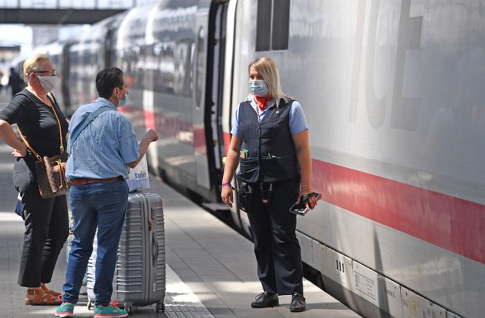 Corona-Krise in Deutschland: Bahn will Maskenpflicht notfalls mit Zug-Verweisen durchsetzen