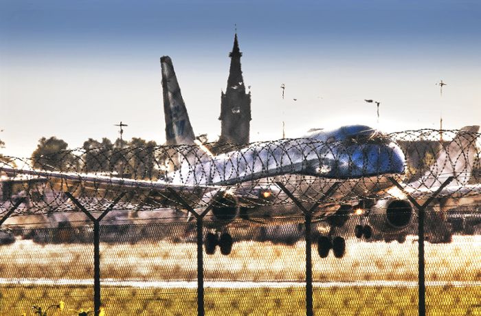 Fluglärmkommission stimmt für Probebetrieb: Hauchdünne Mehrheit für neue Flugroute