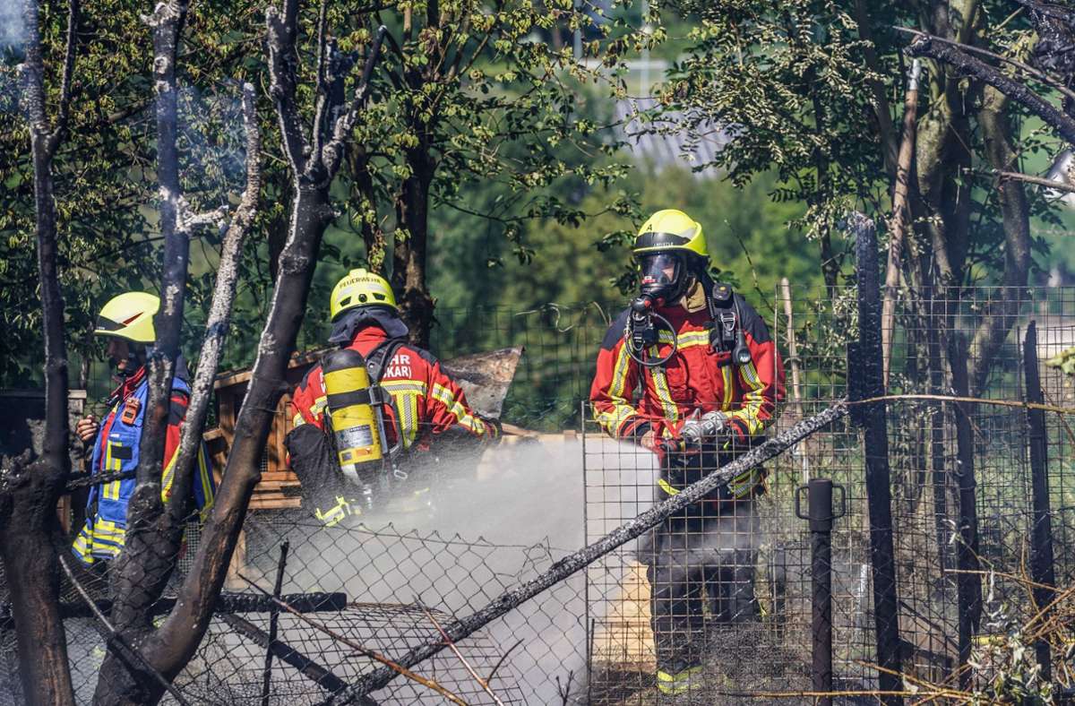 Brand in Wernau: Gartenhütte und Hühnergehege in Flammen