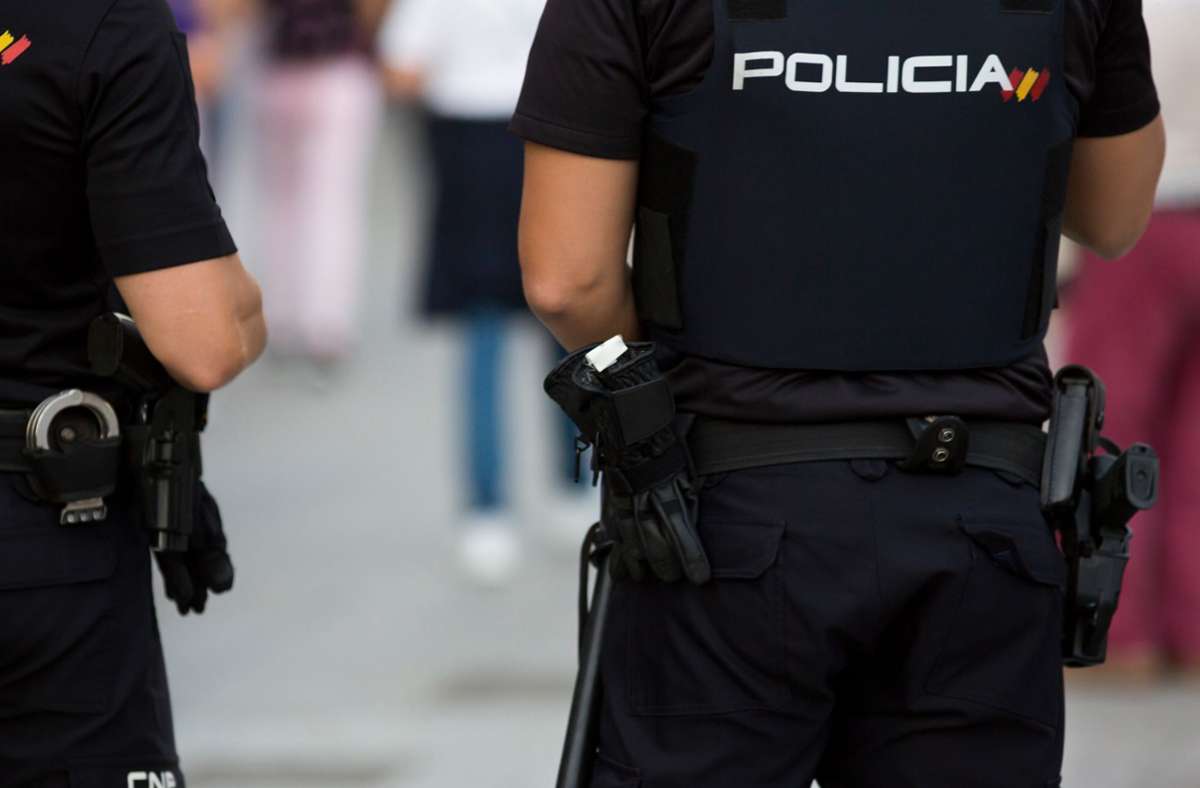 Der Mann war von Interpol zur Fahndung ausgeschrieben. (Symbolfoto) Foto: Shutterstock/Juan Carlos L. Ruiz