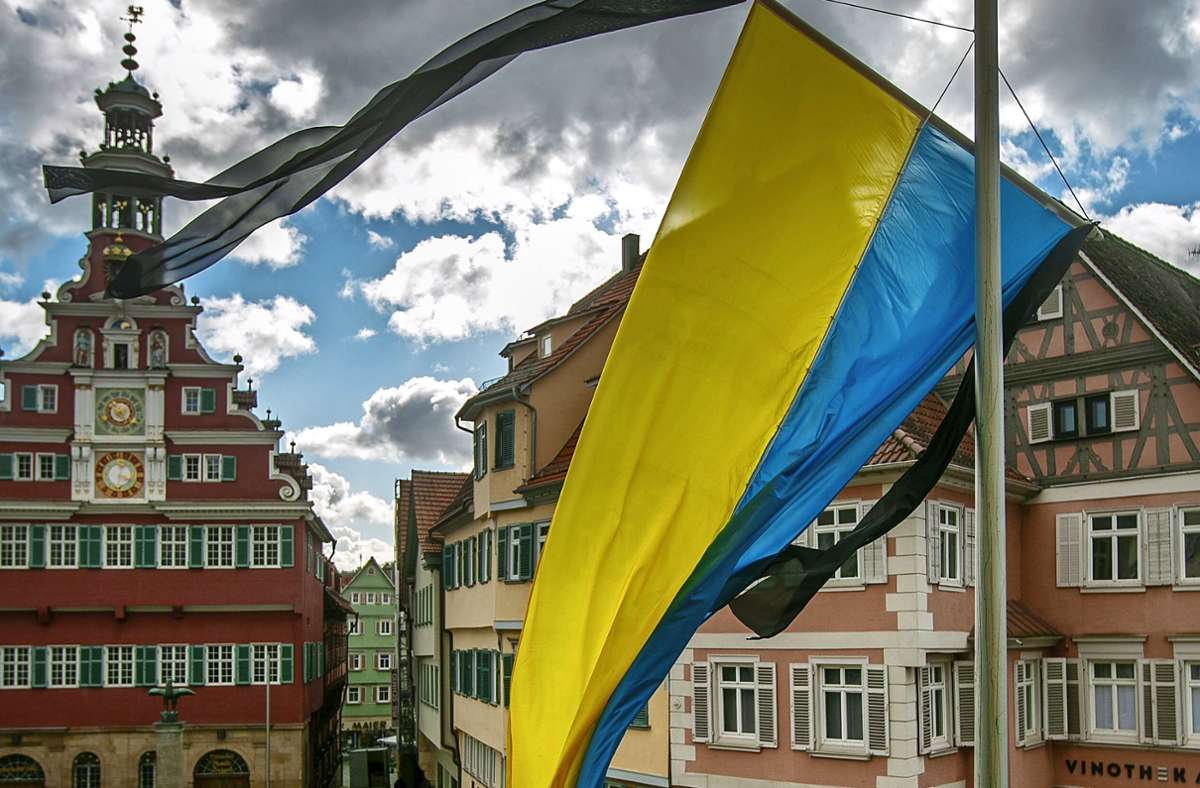 Solidarität mit Ukraine: Städte im Kreis Esslingen hissen blau-gelbe Flaggen