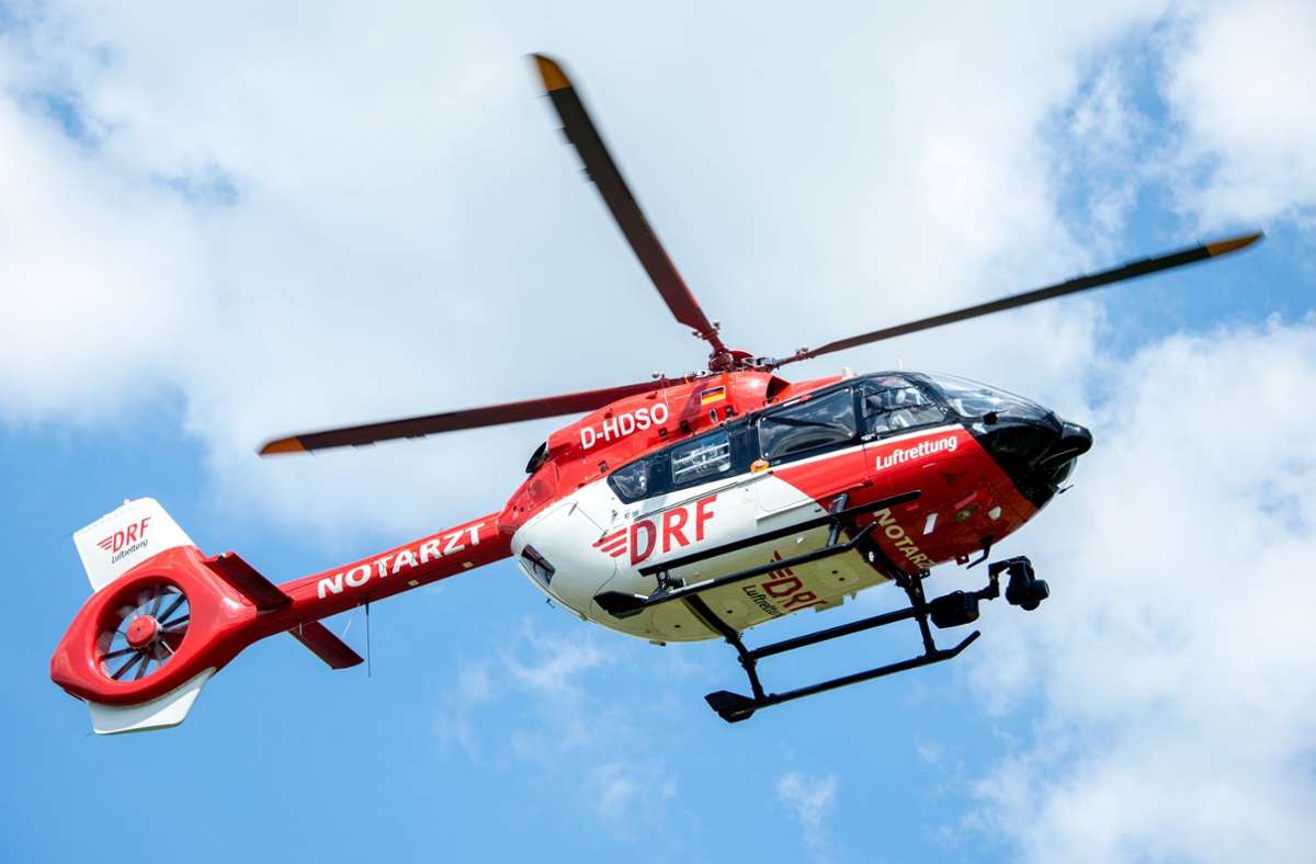 Mit einem Hubschrauber ist der Arbeiter nach seinem Sturz im Ortenaukreis in eine Klinik geflogen worden (Symbolfoto). Foto: picture alliance/dpa/Hauke-Christian Dittrich