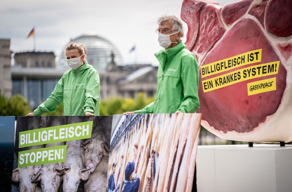 Neue Auflagen für die Fleischindustrie: Fleischbranche muss abspecken