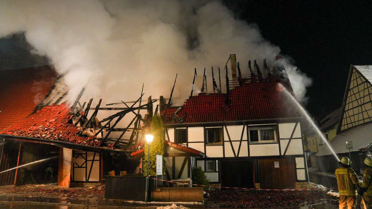 Brand bei Sankt Johann nahe Reutlingen: Sieben tote Pferde in den Trümmern gefunden