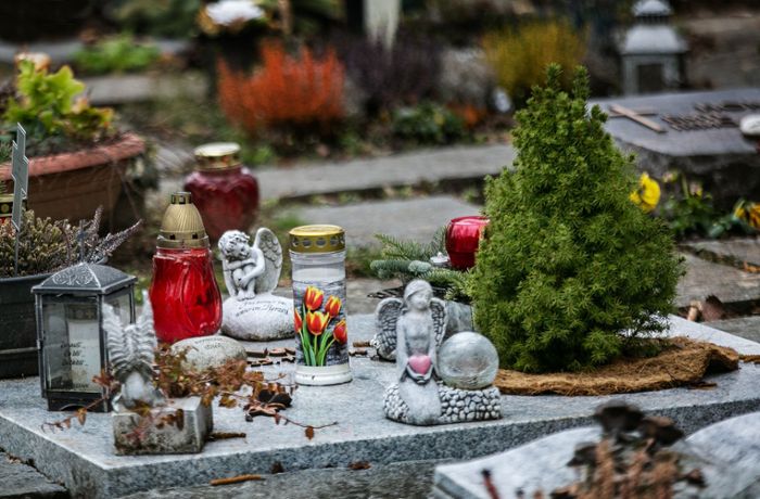 Geplünderter Grabschmuck: Auf  Friedhöfen im Kreis Esslingen gehen Blumendiebe um