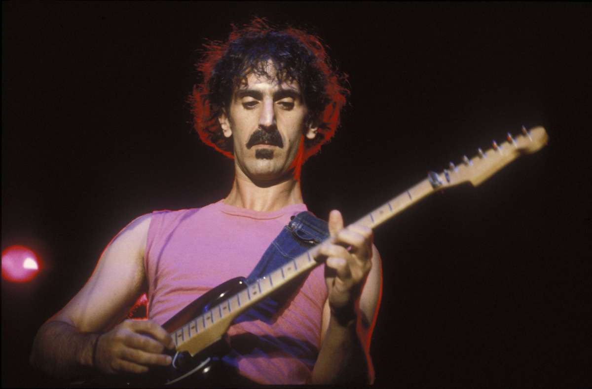 Der legendäre Frank Zappa 1982 – seinen  Hit „Bobby Brown“ von 1979 hat wohl jeder schon einmal gehört.  Ein neuer Film zeichnet ein vielschichtiges Bild des Künstlers.