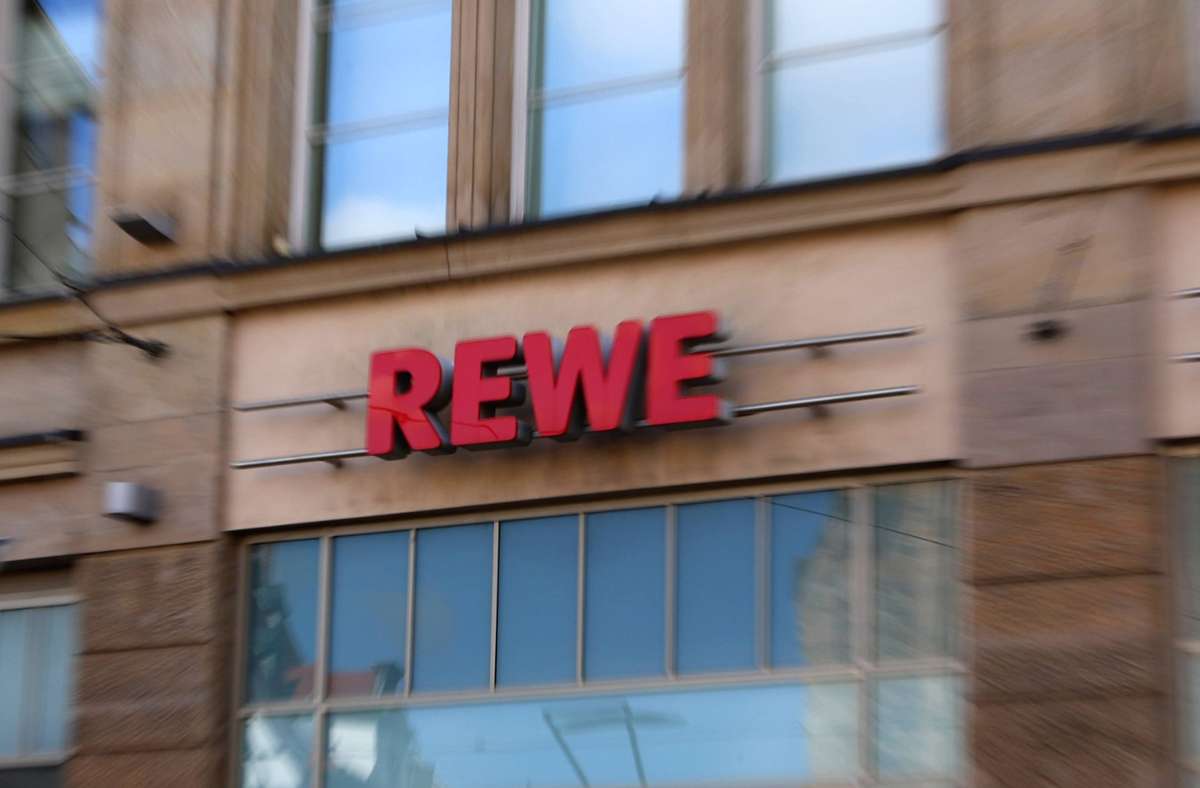 Mehr als 130 000 Beschäftigte profitieren: Rewe Group erhöht freiwillig Löhne