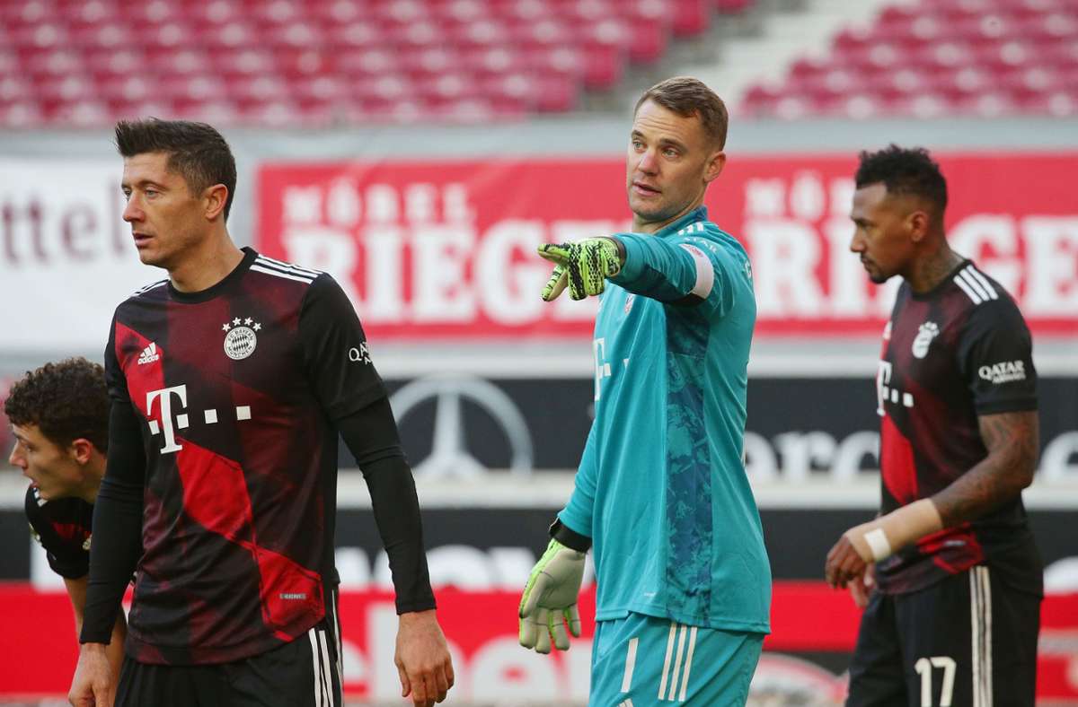Wegen eines Zupfers an Manuel Neuer wurde der Treffer zum 2:1 für den VfB Stuttgart wieder aberkannt.