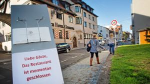 Menschen im Kreis Esslingen diskutieren heftig über Corona-Regeln