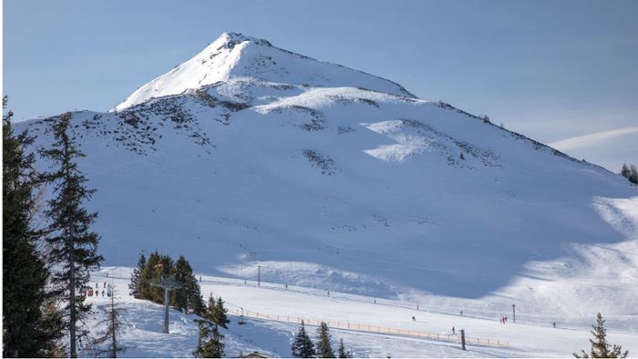 Mann fliegt bei Skiunfall 30 Meter durch die Luft - schwer verletzt