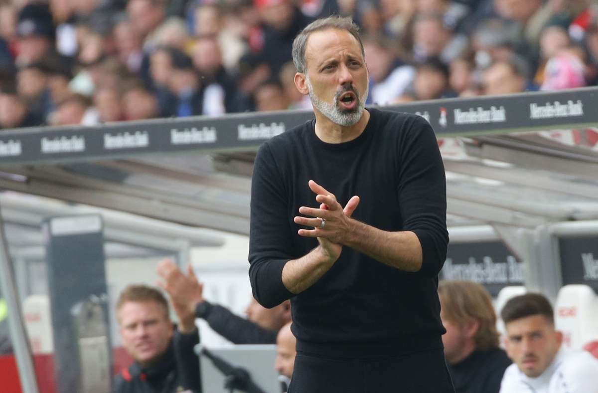 Der VfB Stuttgart tritt auswärts beim FC Bayern München an. Trainer Matarazzo hat sich für eine Aufstellung entschieden.