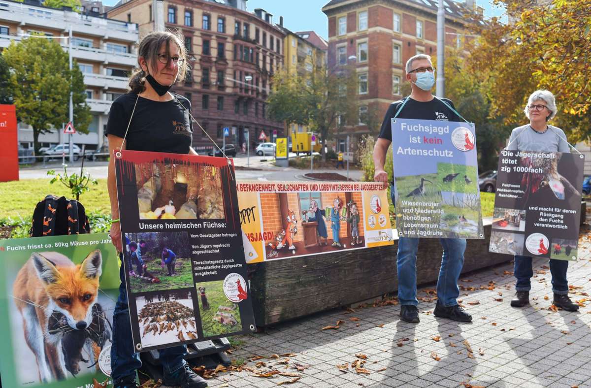 Protest vor Ministerium in Stuttgart: Tierschützer sind sauer auf die Grünen