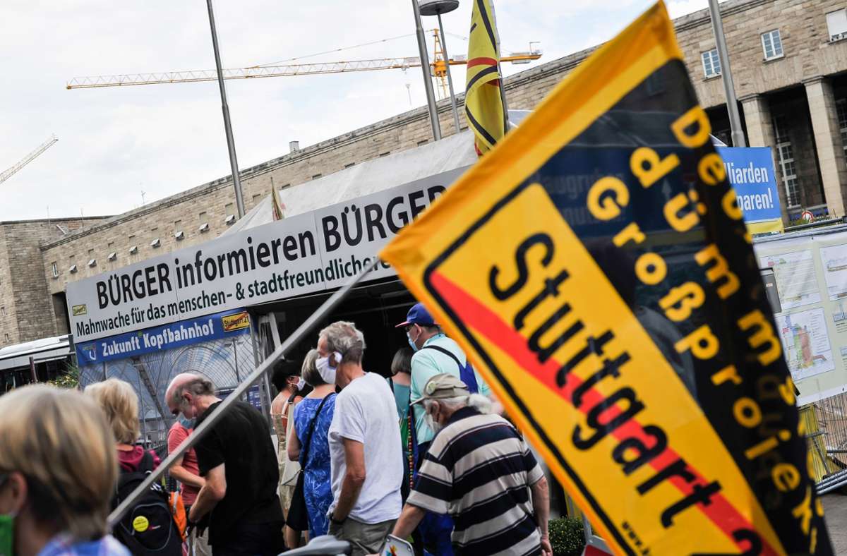 Mahnwache zu Stuttgart 21 wieder aktiv: Eine Hellebarde für die Wächter