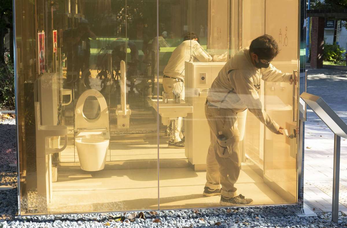 Tokios neueste Attraktion: Hier sitzt man in durchsichtigen Toiletten