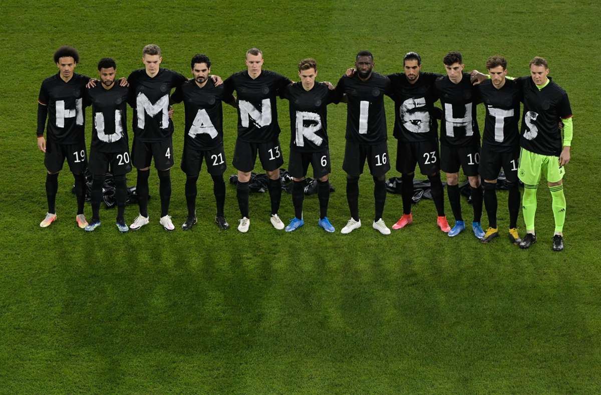 Deutschland gegen Island: Das Team von Joachim Löw setzt ein Zeichen – nicht nur im  Spiel