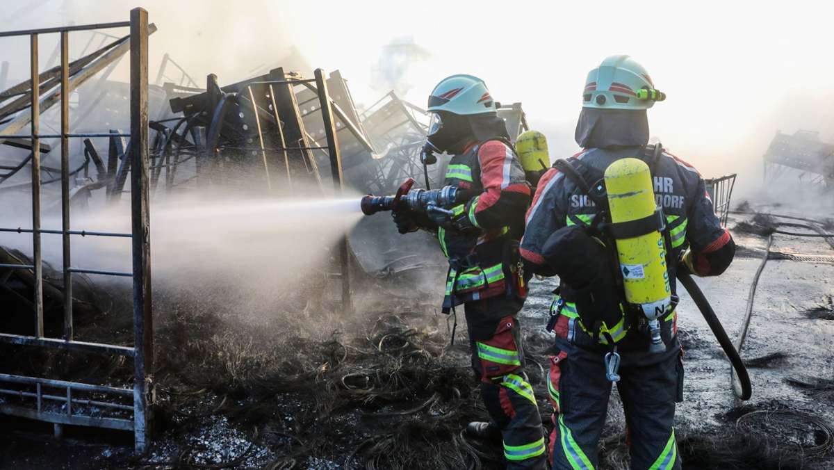 Gammertingen: Ermittler: Feuerwerk wohl Ursache für Brand bei Reifenhändler