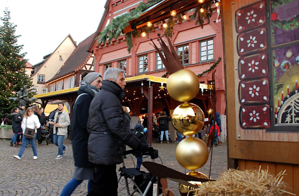 Die ersten Advents- und Weihnachtsmärkte locken viele Besucher an: Weihnachtsmärkte mit familiärer Atmosphäre