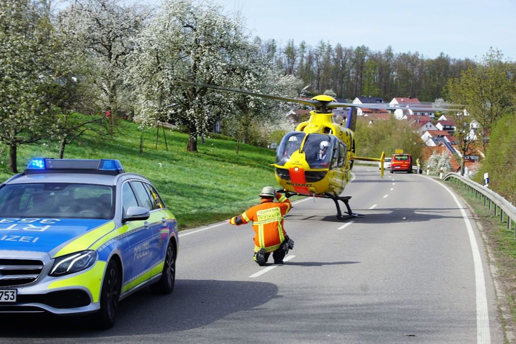 14.4.2018 Zwischen Tischardt und Kohlberg ist ein schwerer Motorradunfall passiert. Mehrere Verletzte.