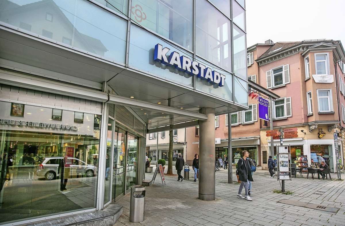 Die Zukunft des Esslinger Karstadt-Kaufhauses bleibt in der Schwebe. Foto: Roberto Bulgrin