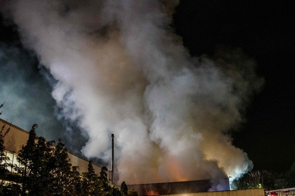 09.04.2019 Millionenschaden bei Brand einer Akkufabrik in Schorndorf.