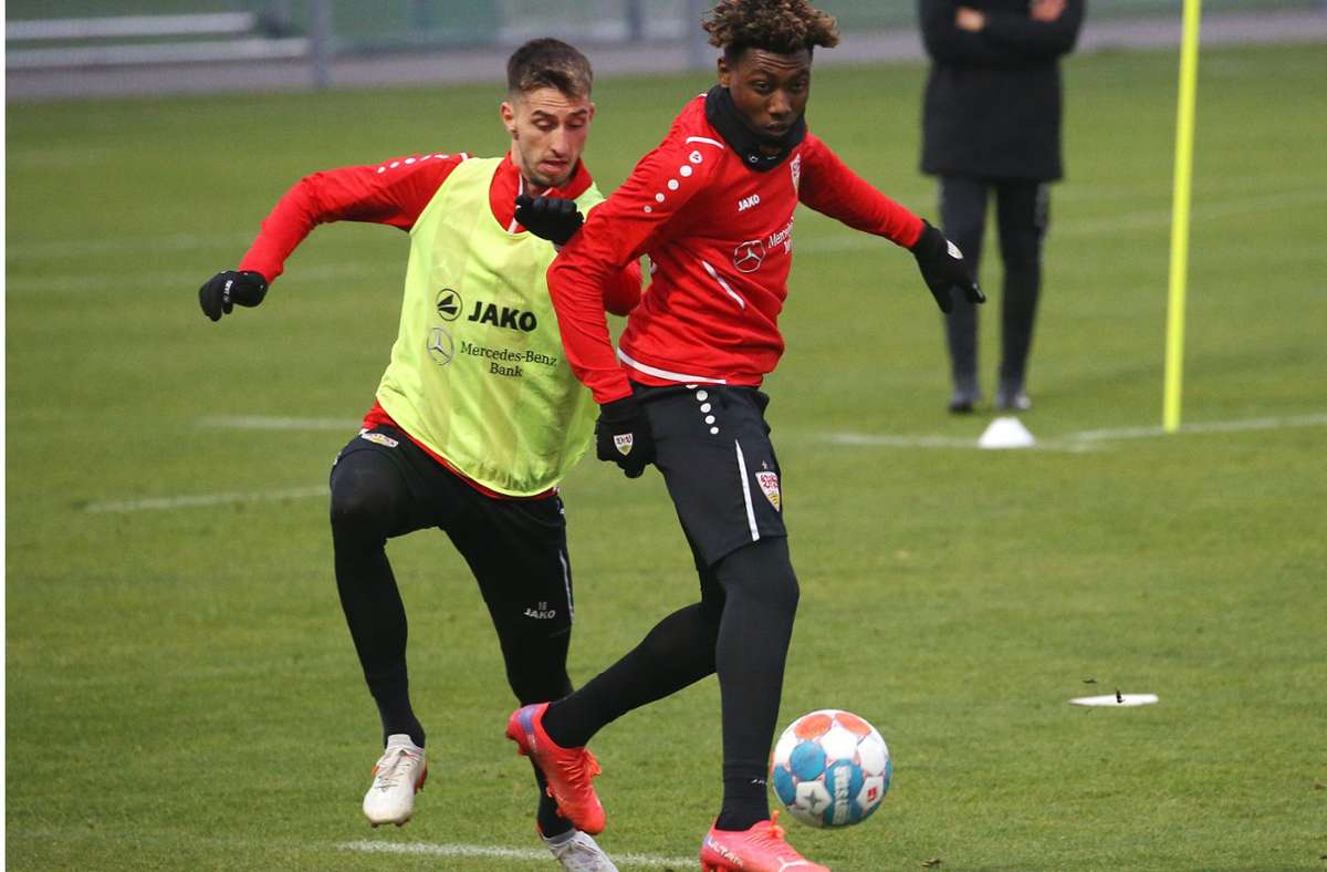Training beim VfB Stuttgart: Wochenstart mit zwei Nachwuchsspielern