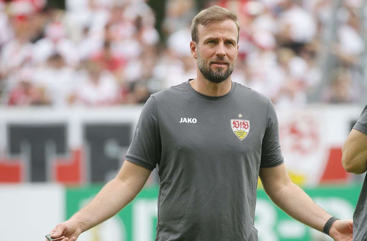 VfB-Trainer Sebastian Hoeneß vor der Partie