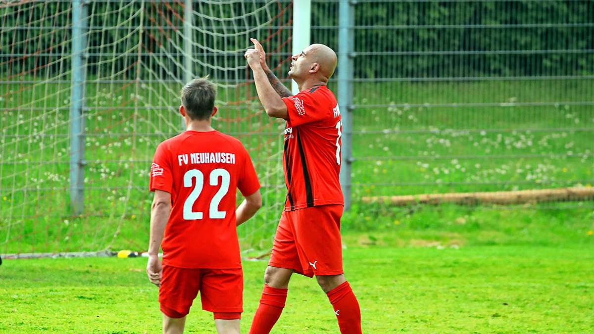 Fußball-Bezirksliga: Neuhausen steht wieder ganz oben