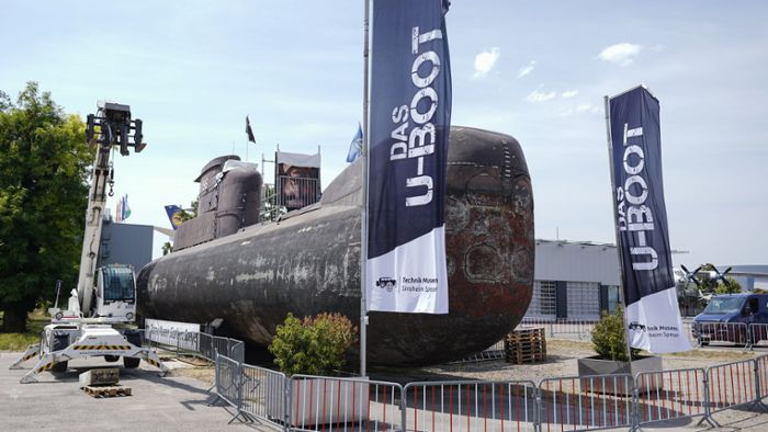 Wie Techniker ein ausgemustertes U-Boot reisebereit machen