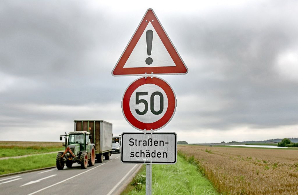 Tempo 50 wegen Straßenschäden – Sanierung der L 1204 kommt vermutlich 2020: Denkendorf/Neuhausen: Tempolimit 50 wegen Straßenschäden