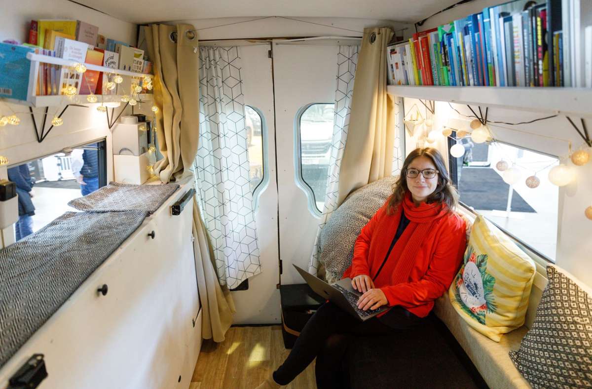 Leonie Müllers Wohnzimmer und Homeoffice im Van