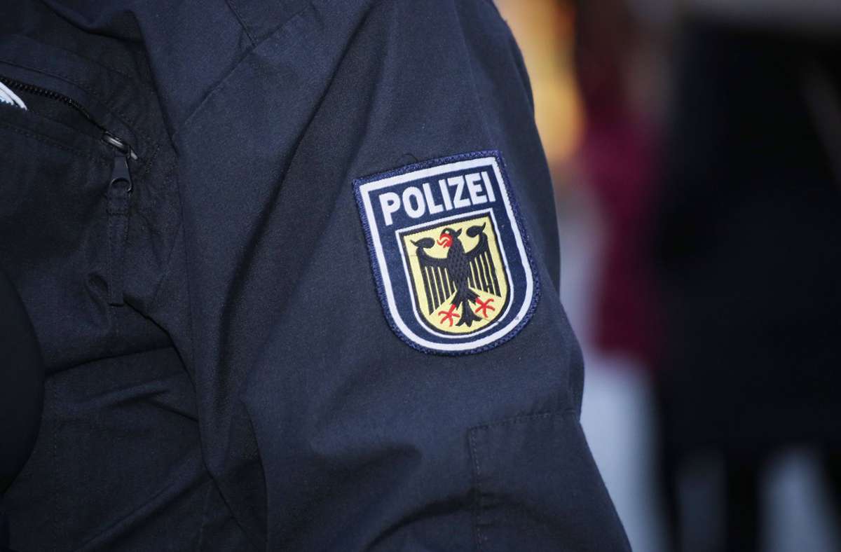 Hauptbahnhof Stuttgart: Aggressiver 29-Jähriger attackiert Polizisten