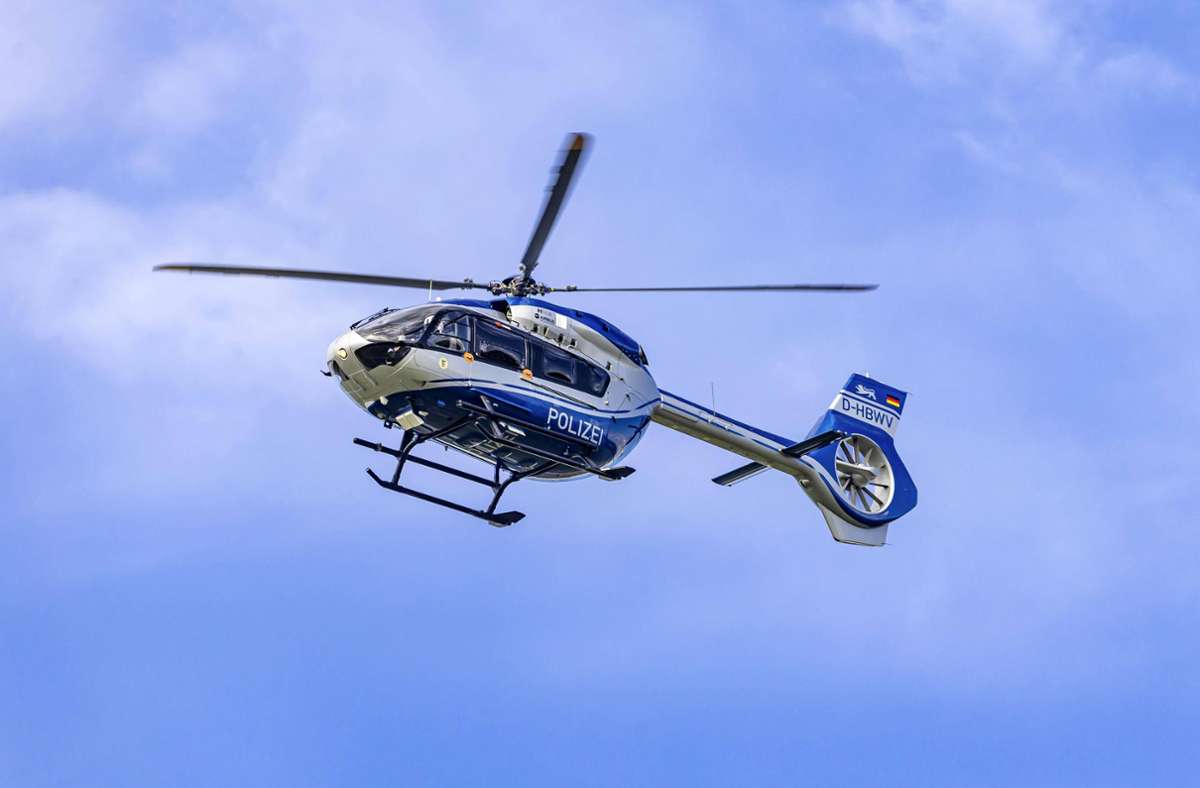 Hubschrauber in der Nacht im Einsatz: Versuchter Totschlag in Nürtingen – Verdächtiger gefasst