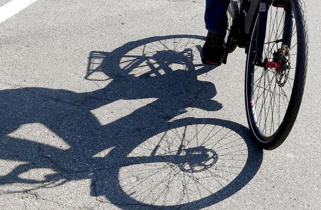 Abgebogen ohne zu schauen: Jugendlicher Radfahrer wird in Nürtingen von Auto erfasst
