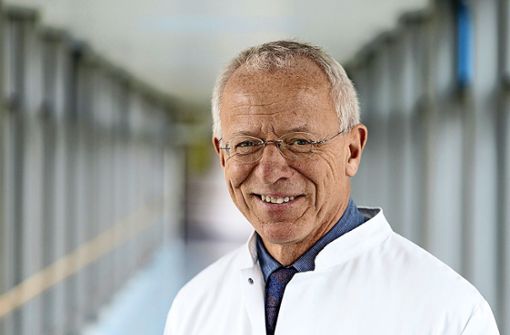 Professor Jürgen Degreif blickt auf eine erfolgreiche Zeit als Chefarzt am Esslinger Klinikum zurück. Foto: die arge lola/Kai Loges
