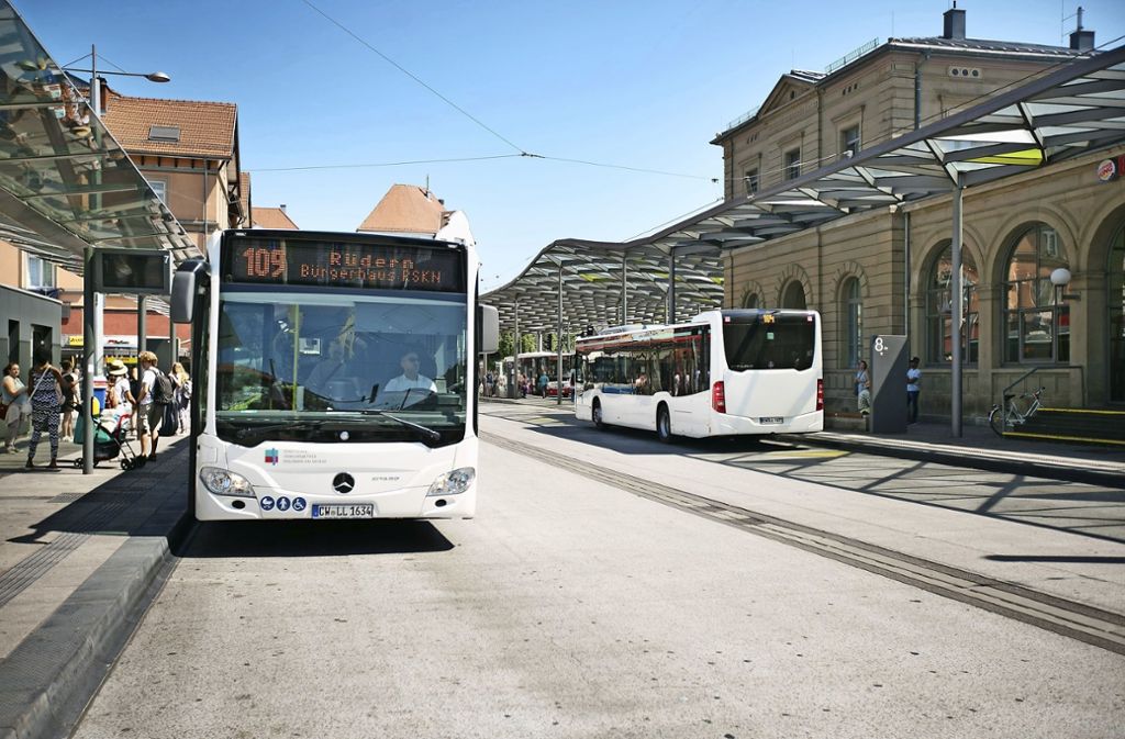 Seit Sonntag fahren Busse der Calwer Firma Rexer in Esslingen. Die neuen Abläufe müssen sich noch einspielen.